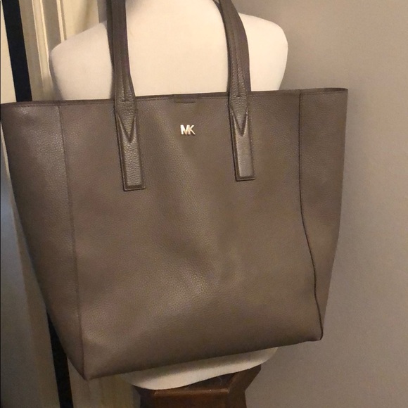 New Authentic Michael Kors Junie pebbled Leather tote - Picture 2 of 10